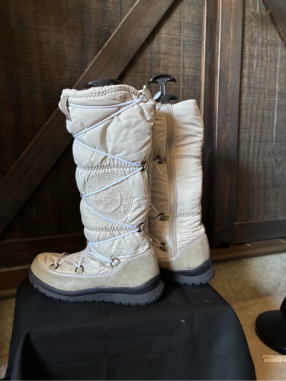 Khombu Tall Quilted Winter Boots in Light Beige Never worn,